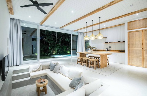 Pecatu Villa | Chic 2BR Villa, 4min to Bingin's Beach Bliss