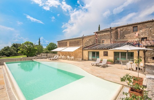 Simignano Apartment | Chic Apartment "Mandorlo en Brotes" Tuscany, Shared Pool & Jacuzzi, Air Conditioning