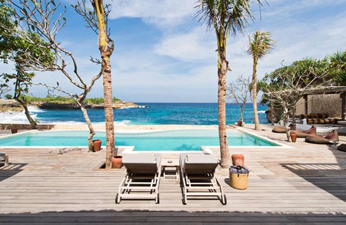 Mushroom Bay Villa | Chic Beachfront with Pool & Style – Bali Villa 1052