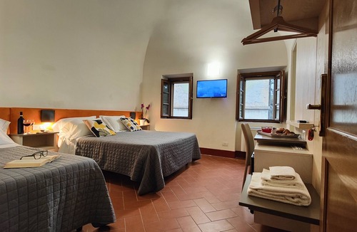 Volterra Hostel | Chiostro delle Monache Hostel Volterra