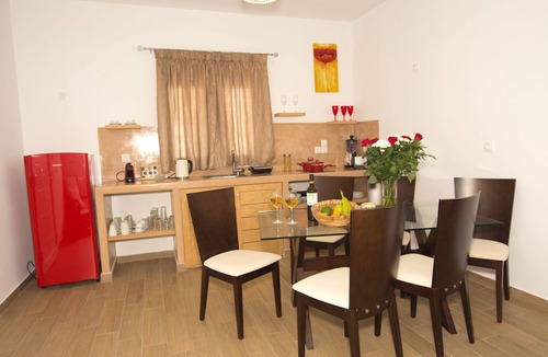 Pyrgos House | Cinnamon Suites House