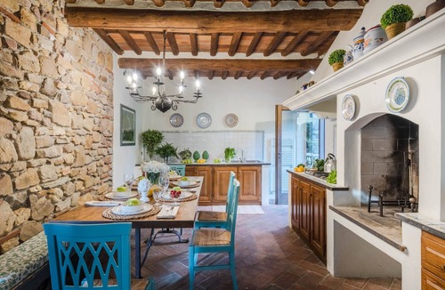 Pieve di Compito Villa | Citrus Charm Farmhouse, a Country Villa with Pool on the hills of Lucca