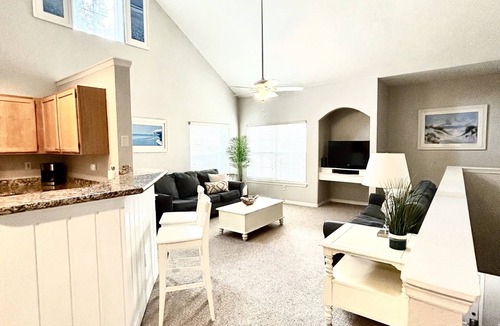 Kissimmee Condo | Clean, Comfortable, Family Friendly Condo, EXCELLENT Location! Mins to DISNEY!