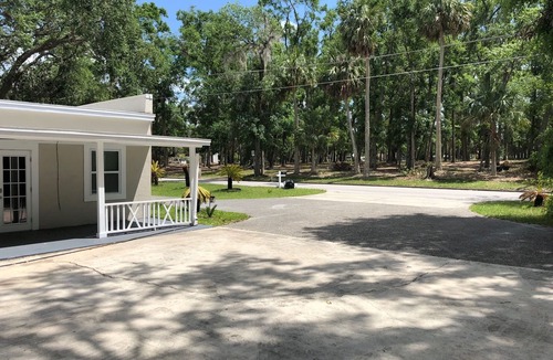 Sanford House | Clean residence with a modern touch close to Sanford Downtown