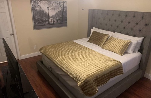 Northwest Orlando House | Close to Camping World (8 min walk .04 miles)