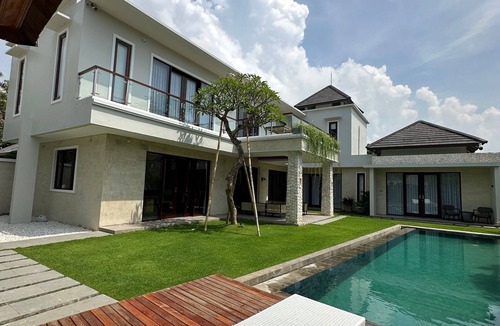 Sanur Kauh Villa | Close to Sanur main destinations, the beach, shops, bar and restaurant