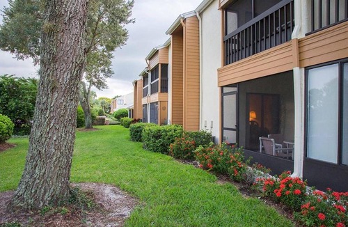 Ventura House | Clubview Country Club Condo