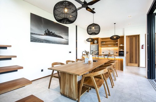 Munggu Villa | Coastal Gem: 5BR New Villa, 200m to Canggu Beach