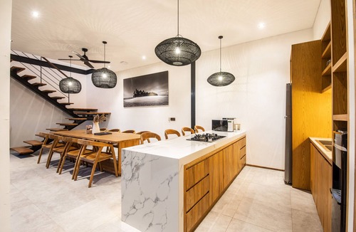 Munggu Villa | Coastal Haven: 5BR New Villa, 200m Canggu Beach