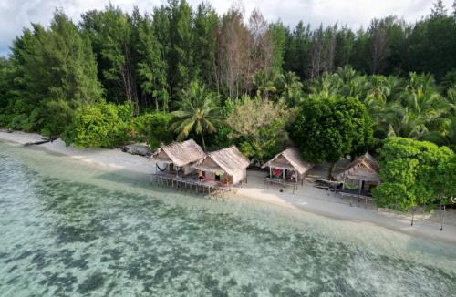 Yef Mo House | Coco Beach Homestay Raja Ampat