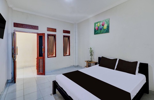 Downtown Kuta Hotel | Collection O Budget Door Legian Inn @Poppies Road
