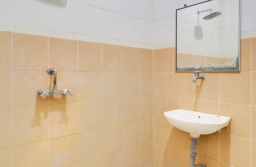 Downtown Kuta Hotel | Collection O Budget Door Legian Inn @Poppies Road