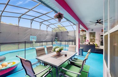 Ridgewood Lakes House | Colorful Casa