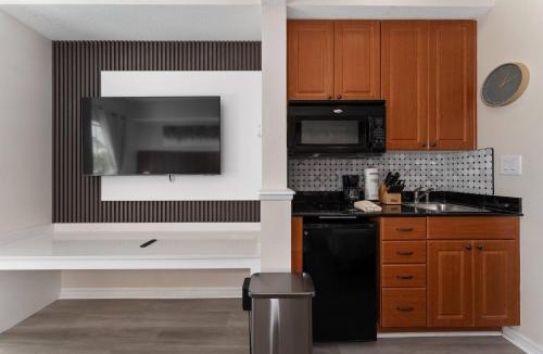 Florida Center Apartment | Combined Studios 2 Kitchens Sleeps 6