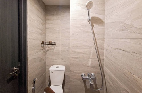 Panunggangan Utara Apartment | Comfortable Studio At Apartment Collins Boulevard