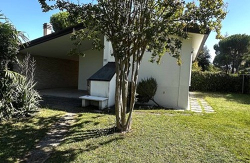 Bibione Pineda Villa | Comfortable villa with a big private garden