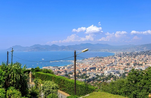 Vallauris Villa | Comfortable villa at the top of Cannes, 8 bedrooms, double pool, sea view