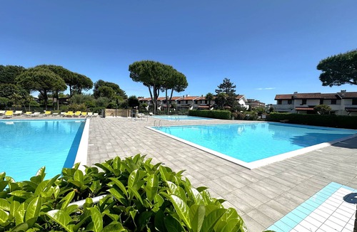 Bibione Villa | Comfy Bibione villa with pool access