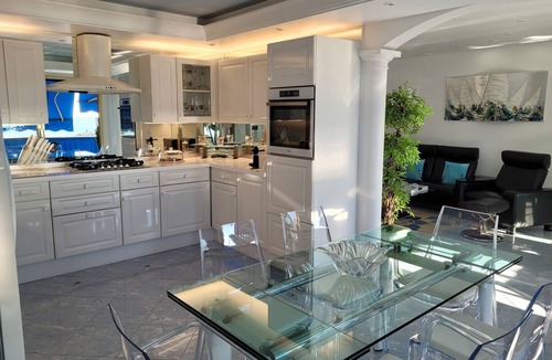 Cros-de-Cagnes Apartment | Contemporary apartment - with A/C - Seafront