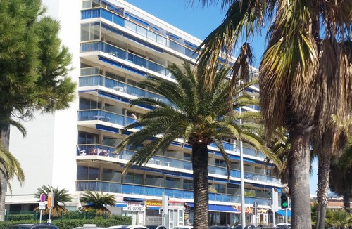 Cros-de-Cagnes Apartment | Contemporary apartment - with A/C - Seafront