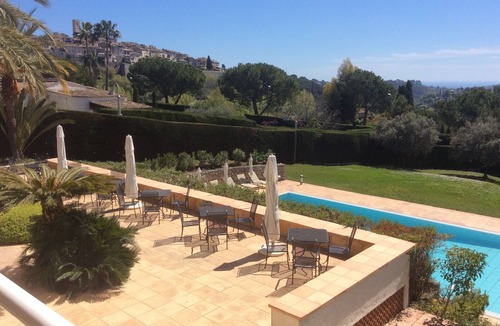 Saint-Paul-de-Vence Villa | Contemporary Luxury Villa in St Paul-Commanding Seaview