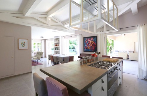 Saint-Tropez City Centre Villa | Contemporary six bed Villa with Pool in the centre of St Tropez