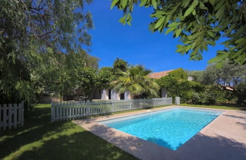 Saint-Tropez City Centre Villa | Contemporary six bed Villa with Pool in the centre of St Tropez