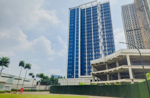Tangerang Apartment | Convenient 3Br Loft With Modern Style At Kingland Avenue Apartment
