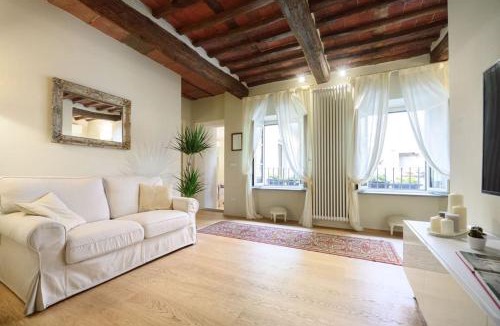 Lucca Historical Center Apartment | Corte Paolina - charming courtyard inside Lucca