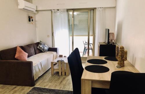 Golfe Juan Apartment | Cosy 1 bed in Golfe Juan - tennis * pool & beach!