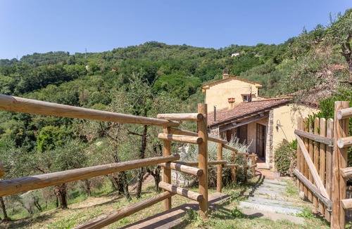 Mastiano Villa | Cosy apartment in villa with WIFI, pool, TV, patio, pets allowed and panoramic view, close to Lu.