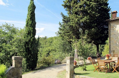 Loro Ciuffenna Villa | Cosy apartment in villa for 4 guests with pool, WIFI and parking