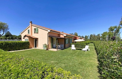Vada Apartment | Cosy apartment for 6 guests with pool, A/C, WIFI, TV and patio