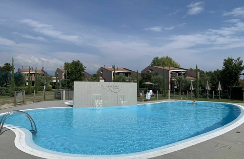 Moniga del Garda Apartment | Cosy apartment for 2 people with A/C, pool, WIFI, TV, balcony and pets allowed