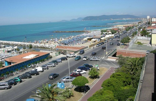 Marina di Massa Apartment | Cosy apartment for 3 people with WIFI, TV, pets allowed and parking, close to Forte Dei Marmi