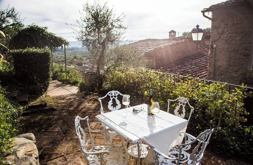 Terranuova Bracciolini Apartment | Cosy apartment for 2 guests with pool, A/C, WIFI, TV, patio, pets allowed and panoramic view