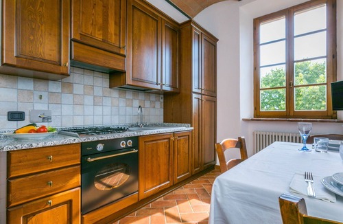 Volterra Apartment | Cosy apartment for 2 people with WIFI, pool, TV and pets allowed