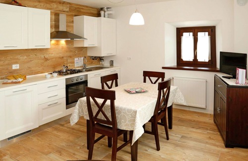 Raveo Apartment | Cosy apartment for 2 people with WIFI, TV and patio