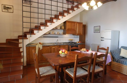 Montaione Apartment | Cosy apartment for 8 people with A/C, pool, WIFI, TV and pets allowed, close to San Gimignano