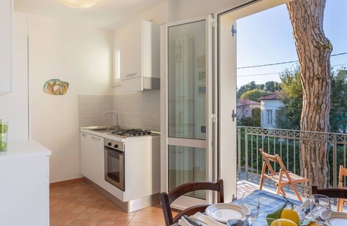 Marina di Pietrasanta Apartment | Cosy apartment for 6 people with TV, balcony and pets allowed