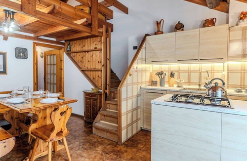 Ponte Arche Apartment | Cosy apartment for 5 guests with TV and patio