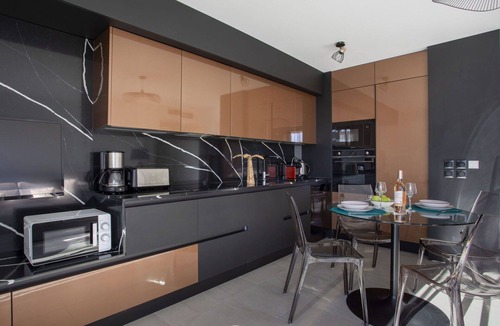 Cros-de-Cagnes Apartment | Cosy apartment for 2 people with WIFI, A/C, TV, terrace and pets allowed