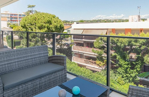 Cros-de-Cagnes Apartment | Cosy apartment for 2 people with WIFI, A/C, TV, terrace and pets allowed