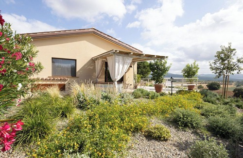 Roccastrada House | Cosy apartment in villa for 2 people with A/C, private pool, WIFI, TV, terrace and panoramic view