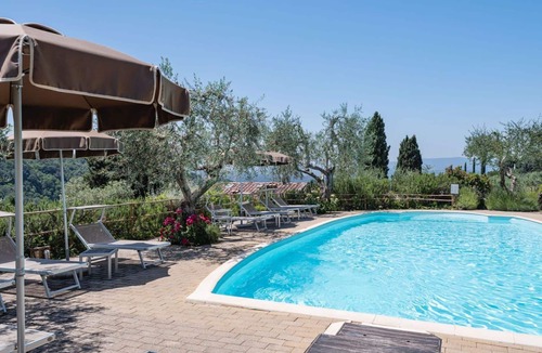 Gavignano Villa | Cosy apartment in villa for 2 guests with WIFI, pool and TV, close to San Gimignano