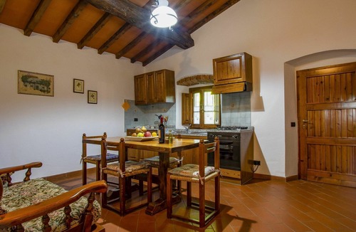 Loro Ciuffenna Villa | Cosy apartment in villa for 4 people with pool, WIFI