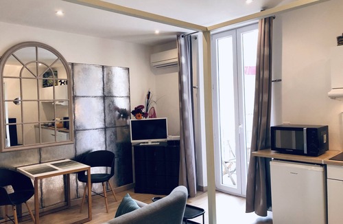 Jean-Medecin Apartment | Cosy Studio - very heart of Nice (with AC and balcony)