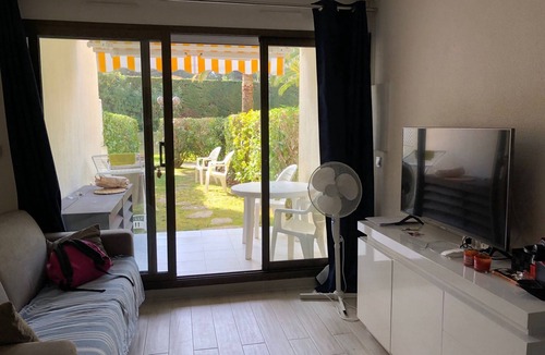 Villefranche-sur-Mer Apartment | Cote d'Azur, 2 travellers, individual air-conditioning, garden, two steps from the beach