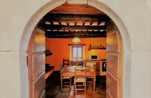Castelnuovo di Garfagnana Villa | Cottage and house, private pool, hot tub, stunning views. WIFI. Ideal for groups