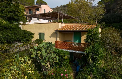 Scaglieri Apartment | Cottage Il Prado on the beach of Forno